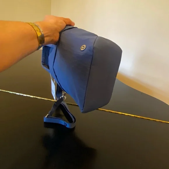 NWT Athletic Athleisure Minimalist Travel RARE Lululemon On My Level Bag *Micro - Picture 12 of 17